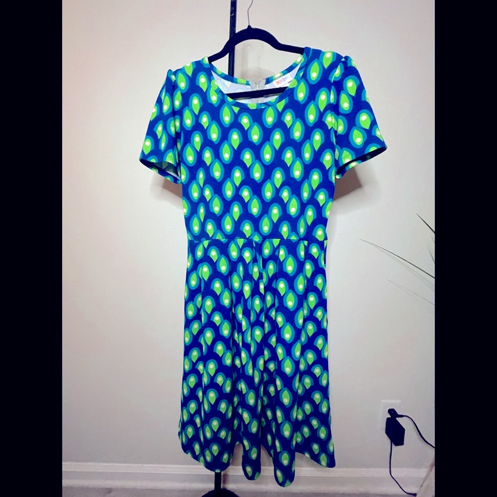 LuLaRoe | “Avocado” Amelia Dress - Like New! 🥑